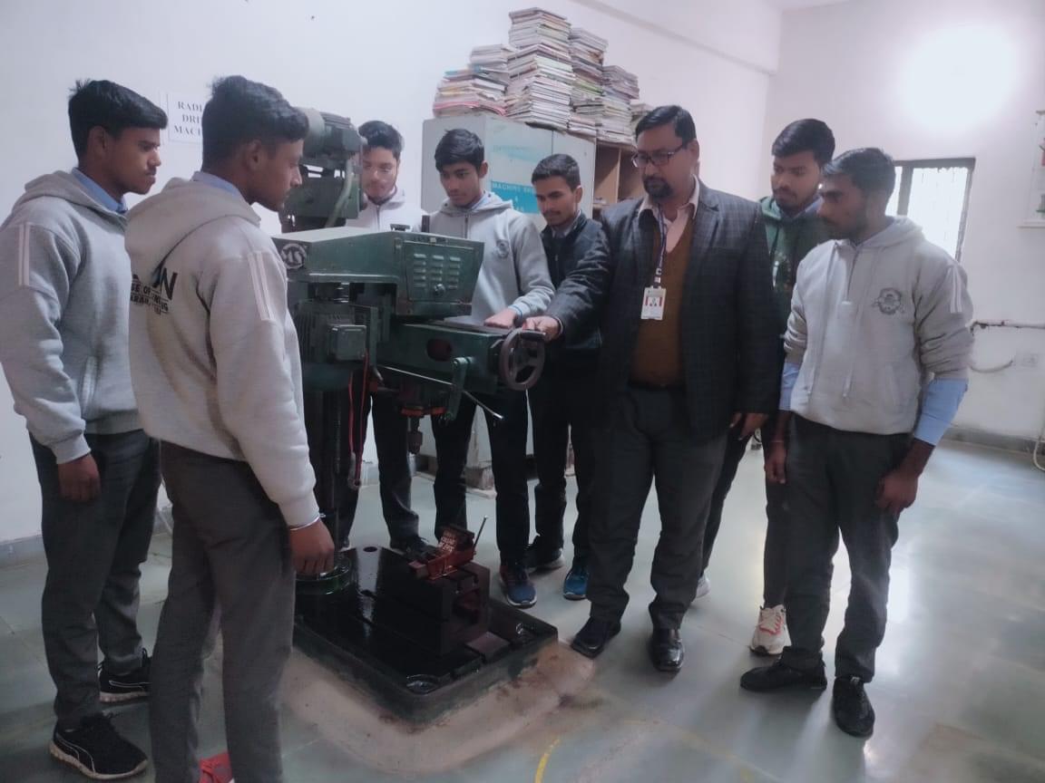 Eshan College of Engineering & Management Agra Labs photo 16